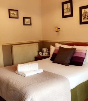 Hayfield Bed & Breakfast | Kinder Lodge