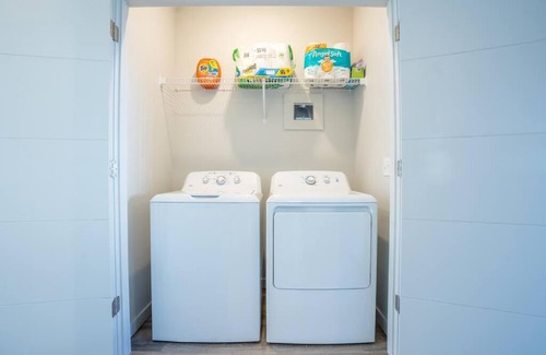 Vancouver Apartment | King Bed Boho Design near Local Coffee Shop & Grocery Store