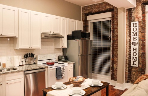 Butchertown Apartment | King Bed · Chic Spacious Loft · Great Location!