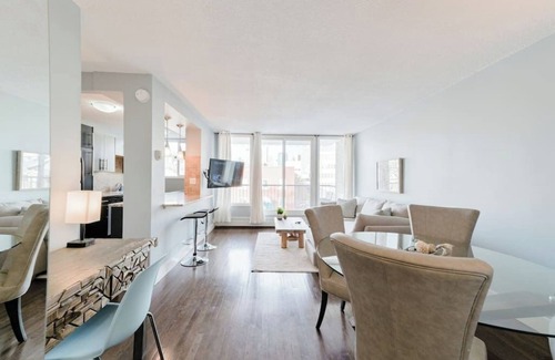 Southwest Calgary Condo | King Bed|Elegant Condo |Walk to Saddledome|UG Park