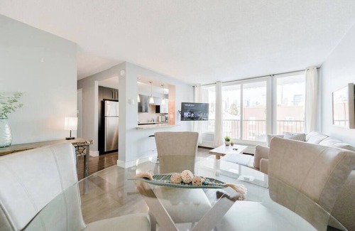 Southwest Calgary Condo | King Bed|Elegant Condo |Walk to Saddledome|UG Park