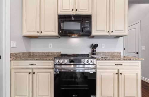 Montecito in Estrella House | King bed, Pool, Fire Pit, Office