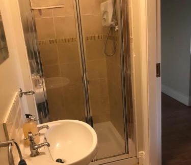 Castlemartyr Apartment | King En-Suite Bedroom