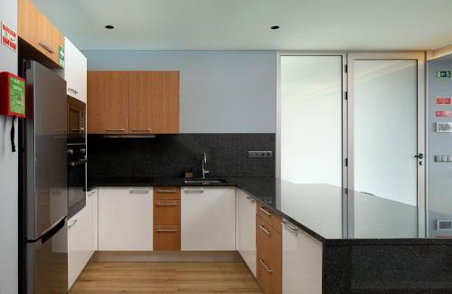 Estreito da Calheta Villa | King´s View (Heated Pool and Sea View)