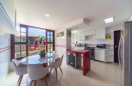 Vilas do Atlantico House | King Size Bed, BBQ, Hot Tube, 6.0 Wifi, Laundry, Beach, Salvador-Linha Verde-BA