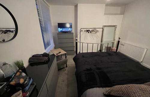 Ilkeston House | King Size Bed in a Double Bedroom