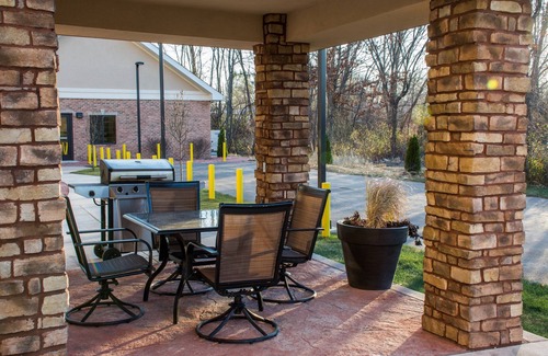 Schererville Condo | King Suite. Free Breakfast. Indoor Pool. Gym & Business Center.