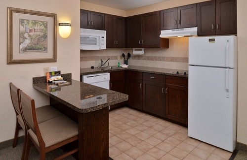 Chesapeake Condo | King Suite. Free Breakfast. Indoor Pool & Hot Tub. Great for Business Travelers!