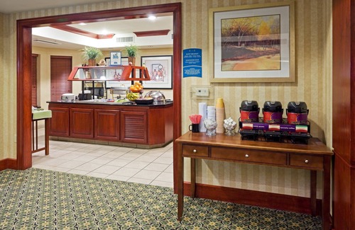 Cranbury Condo | King Suite. Free Breakfast Buffet. Pool. Only 20 Minutes from Princeton.