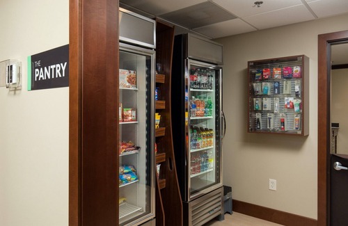 Polaris Apartment | King Suite Near Ohio State University. Free Breakfast Included. Pool Access.