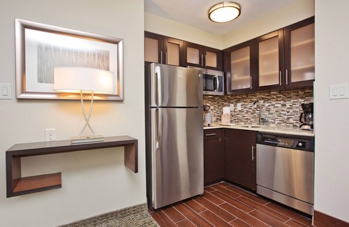 Sweetbriar Condo | King Suite w/Free Breakfast Included! Outdoor Pool, Near Downtown Austin