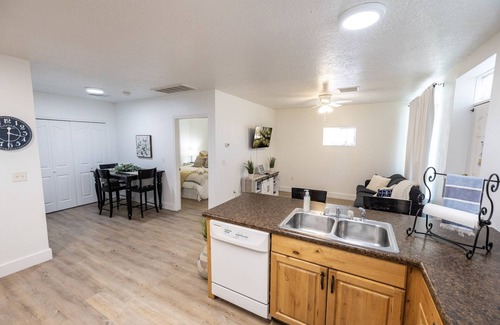 Mount Pleasant Apartment | 🤩king w/kitchen+washer/dryer+queen sleeper 🥾(15 mi.) maple canyon250mbps wi-fi
