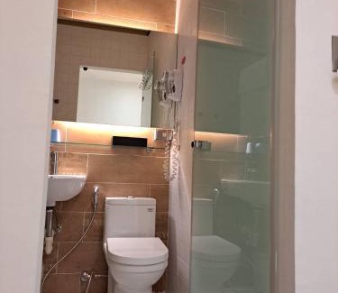 West Central District Hotel | King Wow Inn