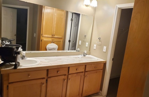 Huntcliff House | KingQueen Suite 113