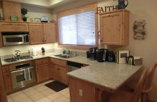 Shaver Lake Cabin | King’s Cabin Mtn Retreat at Shaver Lake! – Nr Village, wifi, A/C, Prem Property!