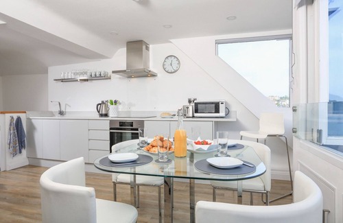 Dartmouth Cottage | KINGS VIEW, family friendly in Dartmouth