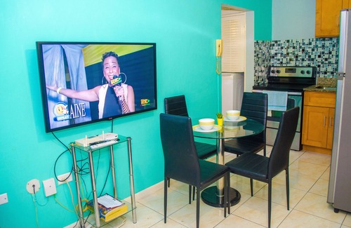 Camperdown Apartment | Kingston Guest Apt at Oakland
