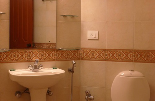 Calangute Hotel | Kingstork Beach Resort