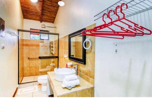 La Tigra Hostel | Kinkajou Ecolodge
