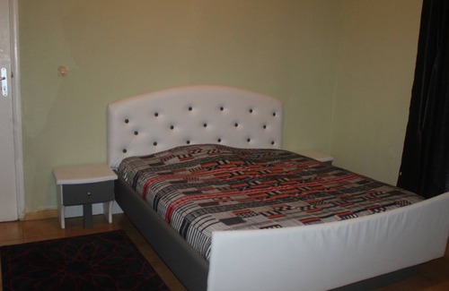 Conakry Villa | Kipe Dadia Situated in Conakry, provides a garden and terrace. Located around 1.