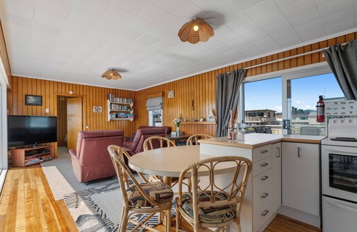 Waihi Beach House | Kiwi Beach Bach - Waihi Beach Holiday Home