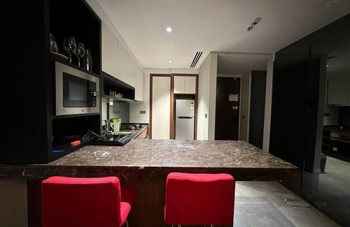 Kuala Lumpur City Centre Apartment | Klcc studio with a rooftop garden/playground