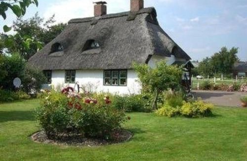 Helse House | Kleines Historisches Reetdachhaus Auf Altem Deich