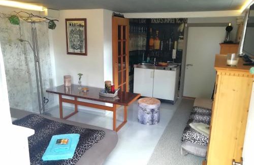 Vielau Apartment | Kleines Studio im Eichenwäldchen, 1 Zimmer Küche Bad