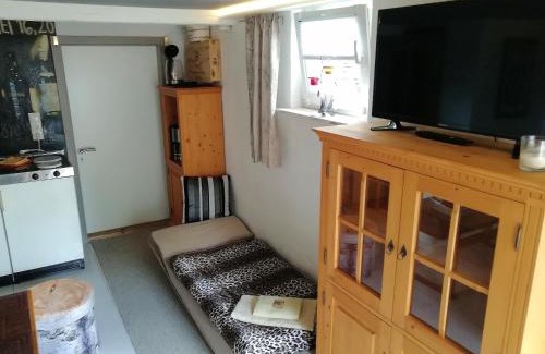 Vielau Apartment | Kleines Studio im Eichenwäldchen, 1 Zimmer Küche Bad