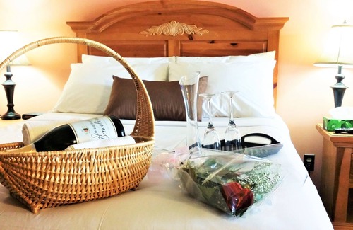 Laurentian Valley Hotel | Knights Inn Colonial Fireside Inn