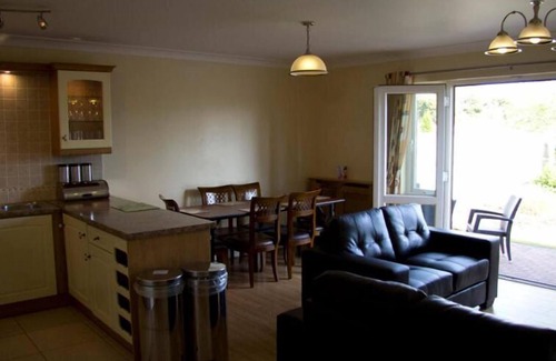 Trim Cottage | Knightsbrook Courtyard Houses