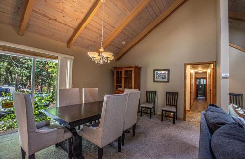 Tahoma House | Knobcone Cabin by Hauserman Rental Group