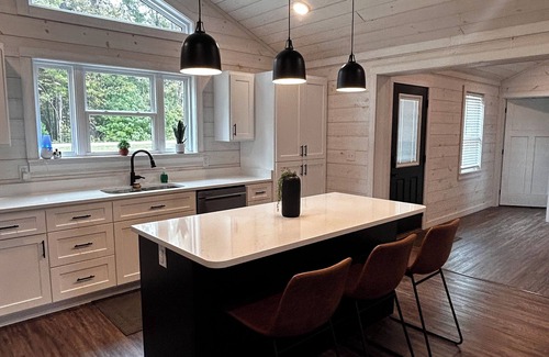 Salem Cabin | Knott Quite at the lake - 4bd/3ba with Hot Tub