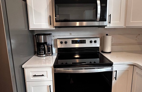 Salem Cabin | Knott Quite at the lake - 4bd/3ba with Hot Tub