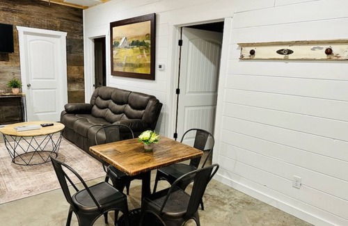 Mountain View Cabin | Knotty Squirrel Unit 7 Multibedroom Suite