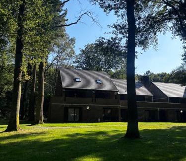 Houthalen Apartment | Knus Bos-Chalet bij Wijers Wandelroutes voor Gezinnen en Wandelaars - Fijnspar 6