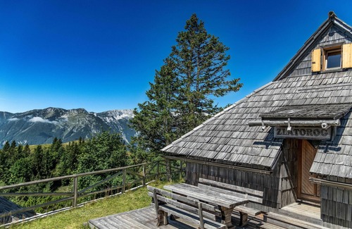 Kamnik Cabin | Koča Zlatorog - Velika planina
