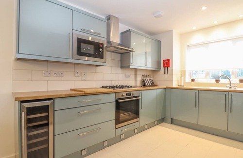 Mullion Cottage | KOBER HOUSE, pet friendly, with open fire in Mullion