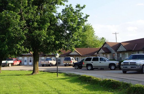 Sabetha Hotel | Koch Motel Sabetha, KS By OYO