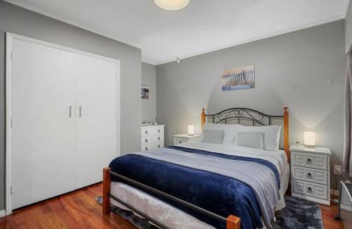St. Heliers House | Kohi Family Home With Netflix l Gardens View