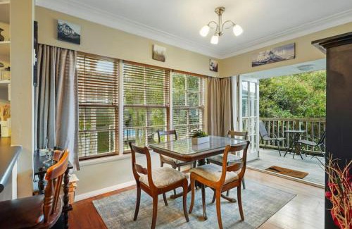 St. Heliers House | Kohi Family Home With Netflix l Gardens View