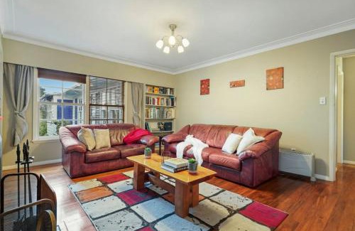 St. Heliers House | Kohi Family Home With Netflix l Gardens View