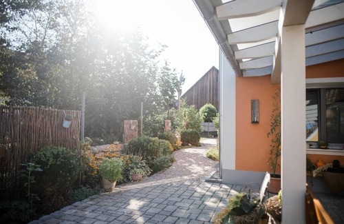 Burglengenfeld Apartment | Komfortable Ferienwohnung mit Terrasse und Abendsonne