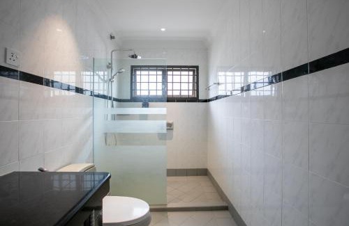 Teluk Cempedak House | Kontor Mansion - 3 mins to Teluk Chempedak Beach & Private Pool