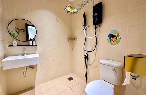 Taman Kota Laksamana House | Kota Homestay-22pax with Karaoke,Arcade Game,Table Pool Walking 5min To Jonker