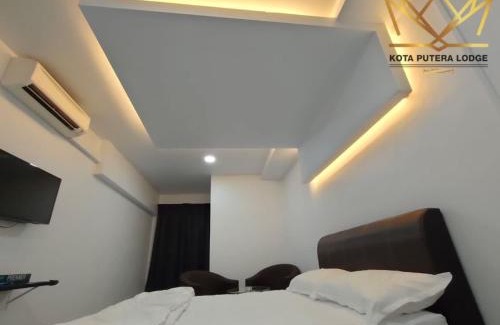 Kampong Raja Hotel | Kota Putera Lodge