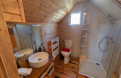 Mantoche House | Kota rouge climatisé, séjour nature pour deux près de la Saône - FR-1-583-394