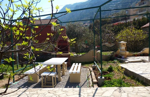 Muo Apartment | Kotor TIMI 1 - Apartment 40 meters from the beach with garden grill