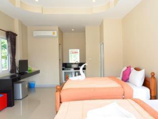 Pak Nam Pran Hotel | KP Mountain Beach