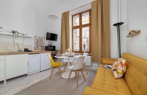 Kleparz Apartment | Krowoderska 5 | Krakow | Charming Apartment with Mezzanine | SmartTV | Old Town